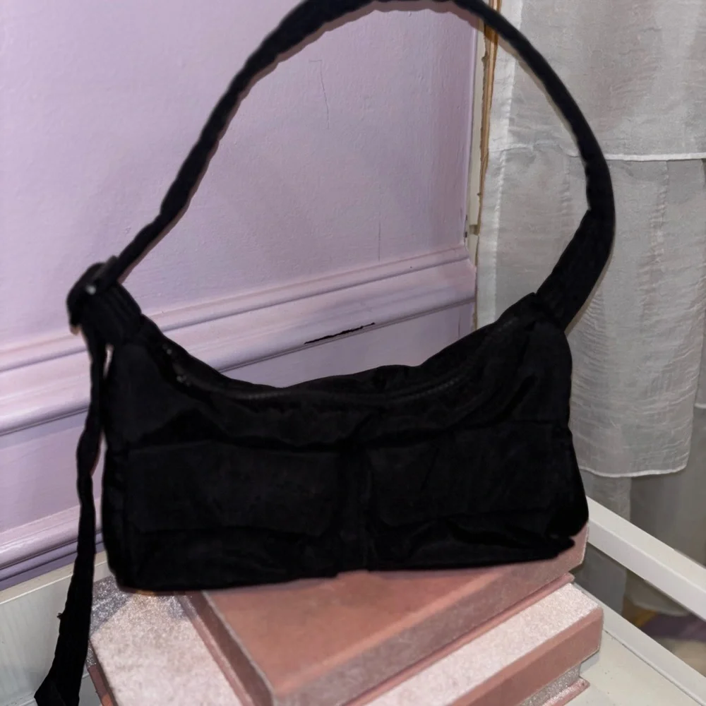 Baggu Black Cargo Shoulder Bag - Picture 1 of 2